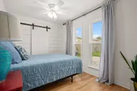 Coastal Getaway and Relaxing Escape - Charming Cottage Retreat