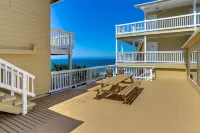 Romance awaits with ocean views & sandy shores at this dog-friendly studio Hotels in Lincoln City