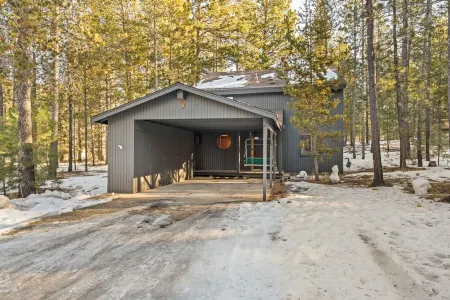 Sunriver Nostalgia - Walk to Sunriver Village, SHARC passes, HOT TUB