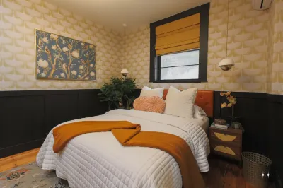 Unique Space with Access to Arts and Dining - Charming Eclectic