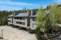 Mountain Views and Indoor Swimming Pool - Charming Modern Retreat Hotels in Winter Park