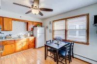 Cozy Haven with High-End Kitchen and Spacious Living Area - Stylish Retreat Hotels in Elmwood Park