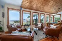 Spacious Layout and Breathtaking Views - Stunning Coastal Getaway