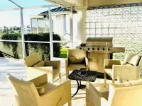 Boat Lift and Expansive Canal Views - Tranquil Waterfront Haven Hotel di Cape Coral