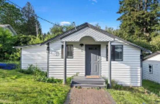 Karmen’s Lake Cottage C