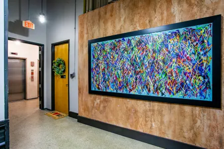 Sunny Loft Retreat in Downtown - Charming Urban Escape with Luxurious Amenities