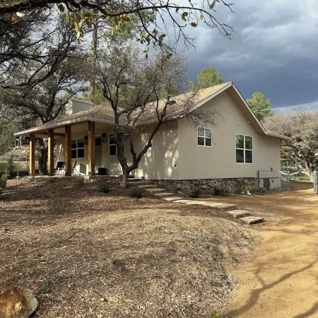 Serene Retreat Near Downtown