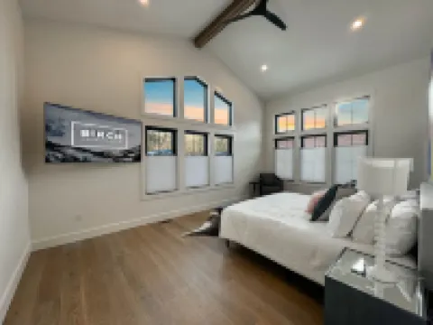 Hot Tub, Game Room and Stunning Views - Luxurious Mountain Retreat