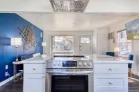 Bright Living Space with Free Parking and Smart TVs - Stunning Getaway