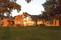 Stunning Scenic Creek Views - Spacious Modern Condo