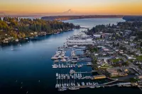 Designer Cottage | Accessible Kitchen & Bathroom | 5 Minutes to Downtown Hotels in Tacoma