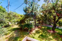 Dog-friendly, canal view home w/ fast WiFi, washer/dryer, & central AC