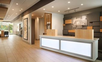 Holiday Inn Express & Suites Columbus Airport East