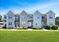 Bright Chef's Kitchen and Cozy Living Areas - Charming Coastal Escape Hotels in Chincoteague