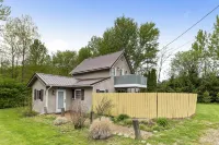 Hot Tub and Cozy Gatherings Await - Charming Lakeside Retreat