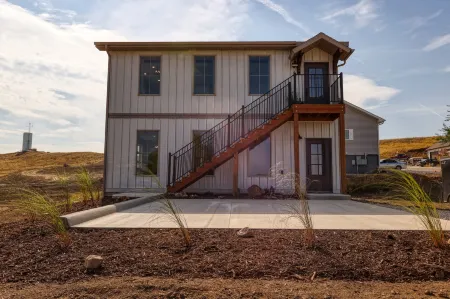 Smart Home with Full Kitchen and Spacious Living Room - Elegant Modern Retreat Отели в г. Шеридан