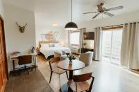 Accessible Studio with Fully-Equipped Kitchen - Modern Boutique Haven Hotels in Kalispell