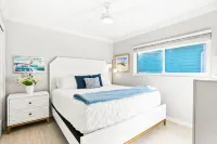 Cozy, Walkable Village-Quartz Sand, WiFi,Parking,Terrace Hotels in Siesta Key