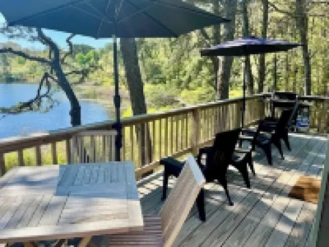 Waterfront Modern Home in Eastham, on a Pond 伊斯特姆酒店