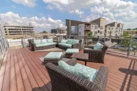 Stylish Studio with Pool and Hot Tub Access - Inviting Luxury Escape