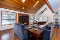 Private Hot Tub and Scenic Bike Paths - Charming Sunriver Retreat