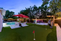 Spacious Oasis with Heated Pool and Outdoor Lounge - Inviting Retreat