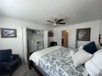 Cozy Cottage with Fenced Yard and BBQ - Inviting Family Retreat Hotels in Alton