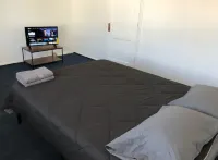 Private 3 Bedroom and 1 Bathroom House with Free Parking and Convenient to NYC Bus and Train