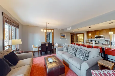 Trailhead Lodge 2118