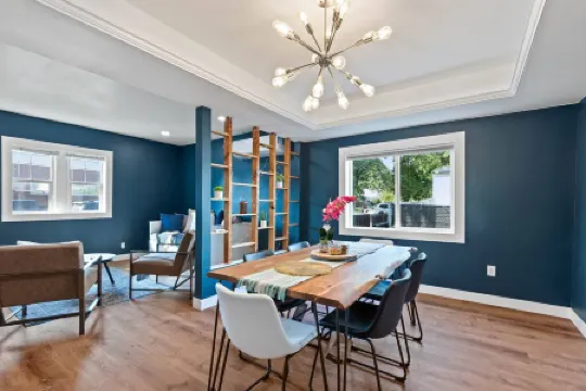 Stylish Escape with Hot Tub and Cozy Living Space - Inviting Retreat