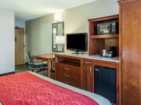 Comfort Inn & Suites Hotels in West Springfield