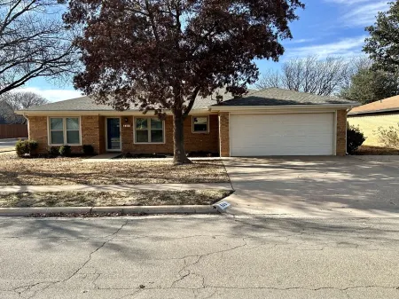 New! Minutes from TTU, LCU, medical district, & golf Отели рядом с достопримечательностью «Thunderzone Family Fun»