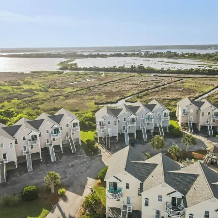 Luxe Sound & Beach Views, Beach Access, Pool, Linens Included!