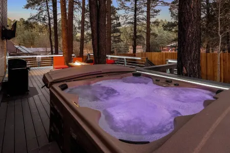 Outdoor Entertainment, Hot Tub, Modern, Quiet