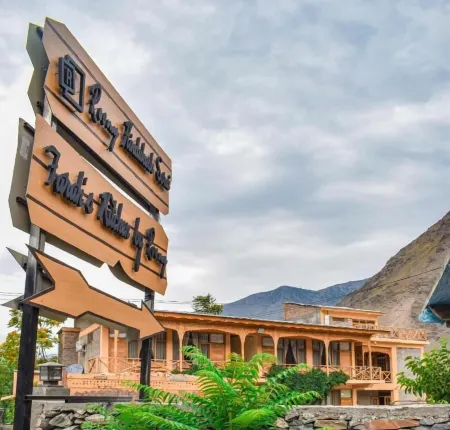 Roomy Hindukush Sarai, Chitral Отели в г. Читрал