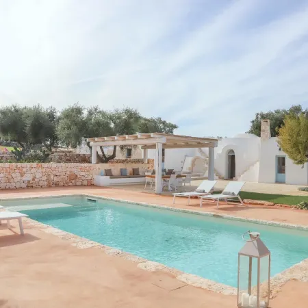 TD Lamiamola Stylish Trulli Lamie with Pool