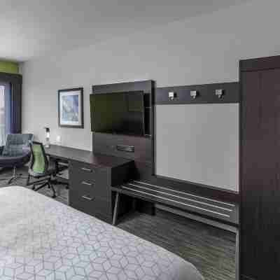 Holiday Inn Express & Suites SASKATOON EAST - UNIVERSITY by IHG Rooms