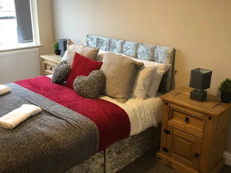 St Annes Apartment 4 - Sleeps 6 - Free Parking