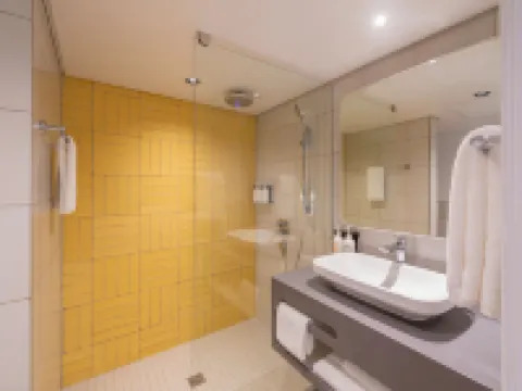 Holiday Inn LUSAKA by IHG Các khách sạn gần Chinese Centre