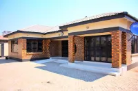 Manacomfy - 14Bed House - 4 Baths - Victoria Falls Hotel a 