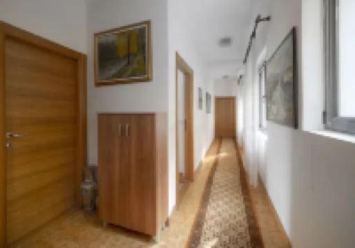 Madra Rooms and Apartments