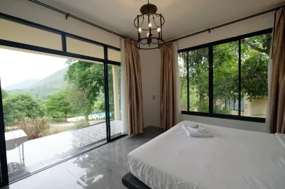 Hi-Scene Resort Hotels in Amphoe Suan Phueng