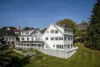 East Wind Inn & Suites