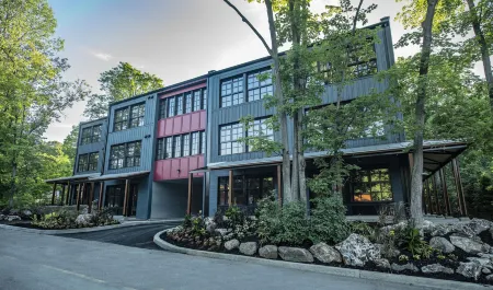 Lofts du Village Отели в г. Ле Коллин-де-л'Утауе