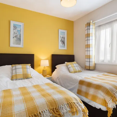 Bramble Cottage - Dog Friendly Cottage with Hot Tub
