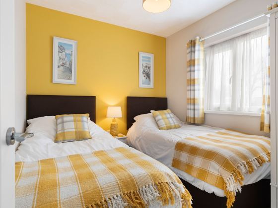 Bramble Cottage - Dog Friendly Cottage with Hot Tub