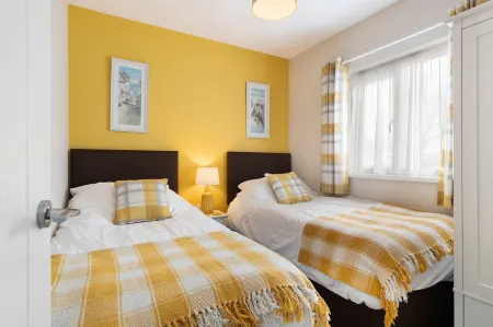 Bramble Cottage - Dog Friendly Cottage with Hot Tub Отели рядом с достопримечательностью «Зоопарк Фоли Фарм Адвенчер Парк энд»