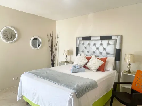 Skyline Suites, Breathtaking Mountains & City View 1 Bedroom Apts by RedAwning