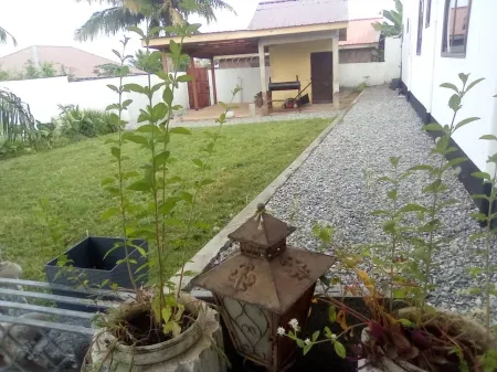 3 Bed Villa-Private Garden-OffStreetParking-AirCon Kasoa Отели в г. Касоа