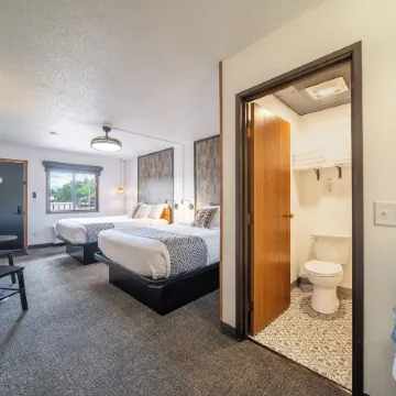 Hansen Inn and Cabins